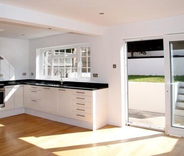 4 bedroom detached house to rent - Photo 4