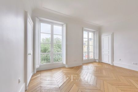 Vue exceptionnelle sur la Place Hoche VERSAILLES– Appartement de charme meublé - Photo 4