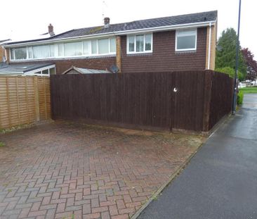 3 bedroom end of terrace house to rent - Photo 1