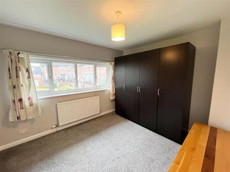 2 bedroom mews to rent - Photo 2