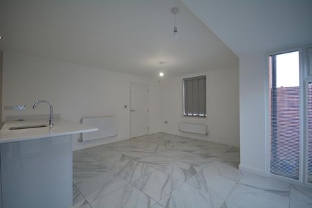 4 bedroom detached house to rent - Photo 4