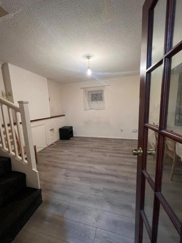 2 bedroom semi-detached house to rent - Photo 2