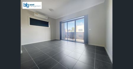 Stylish 2-Bedroom Townhouse in Wollert - Modern Living in a Prime Location! - Photo 2