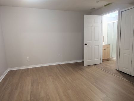 For Lease - 19 Stevenson Street, Hamilton, Ontario - Photo 4