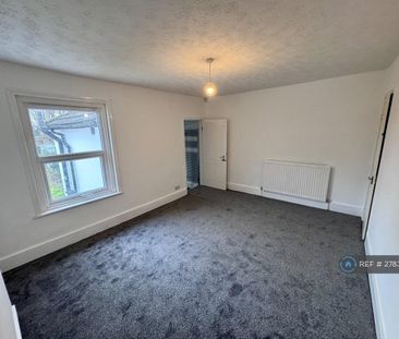 2 bedroom semi-detached house to rent - Photo 3