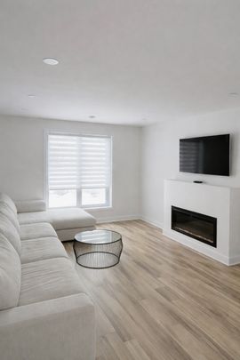 Maison à étages à Bois-des-Filion - Photo 1