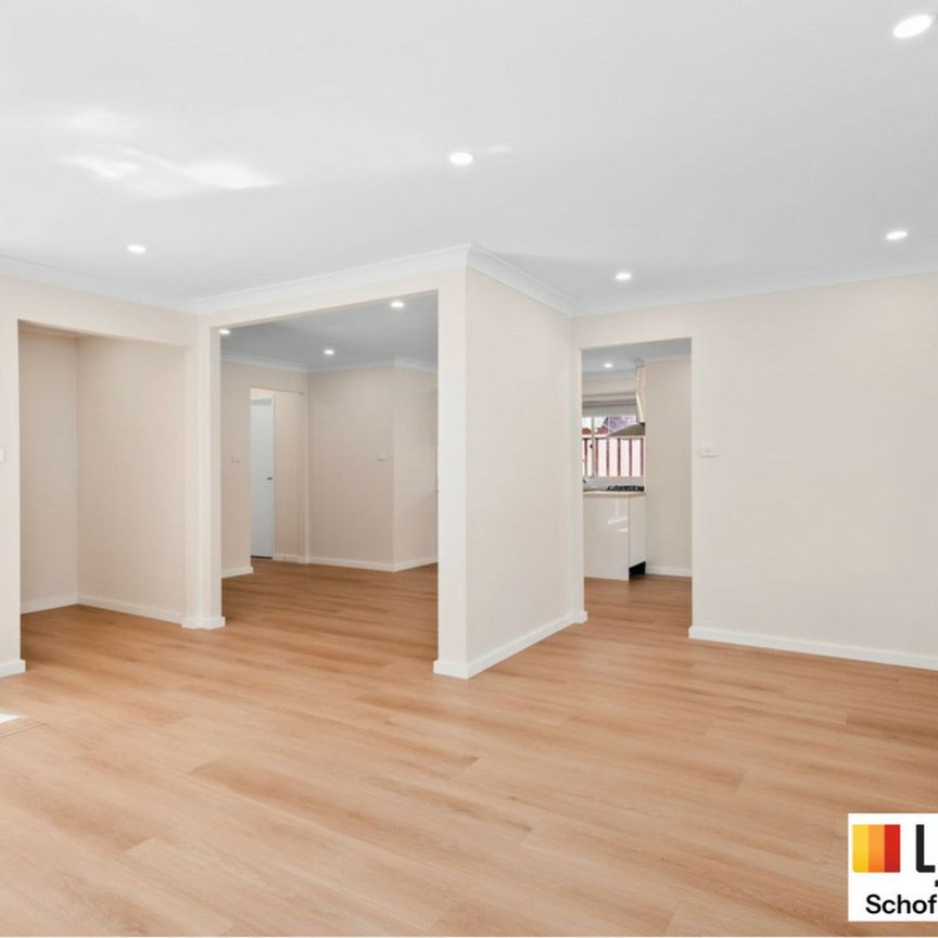 4 Bedroom Home with Swimming Pool! - Photo 1