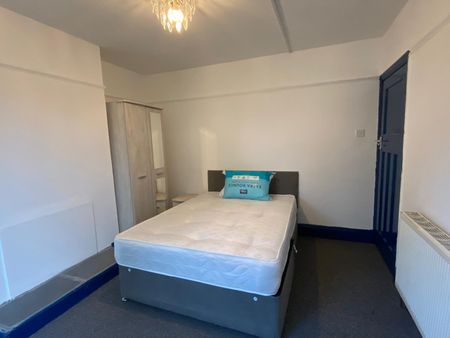 4 Bed Semi-Detached House, Stonebridge Park, BS5 - Photo 5