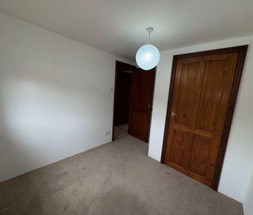 2 bedroom end of terrace house to rent - Photo 3