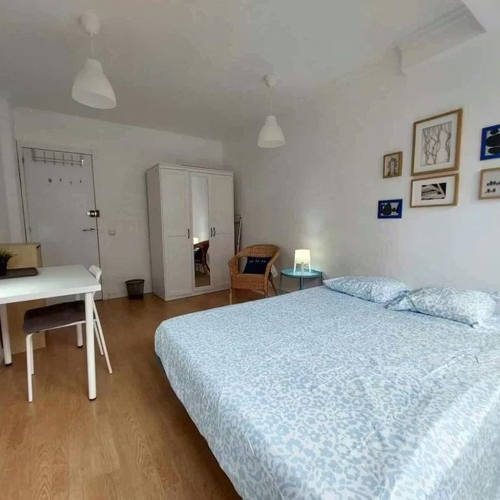 Calle de Puentelarra, Madrid, Community of Madrid 28031 - Photo 1