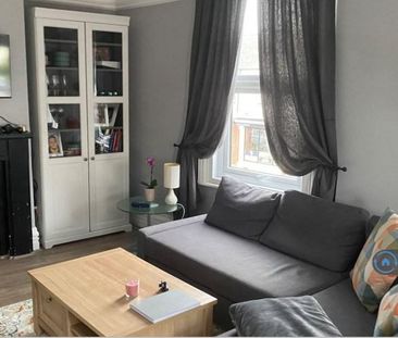 1 bedroom in a flat share to rent - Photo 3