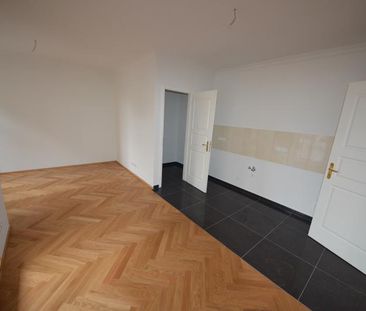 Sanierter Altbau mit Fußbodenheizung, Loggia und Parkett! - Photo 1