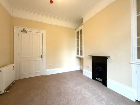 2 bedroom ground floor flat to rent - Photo 2