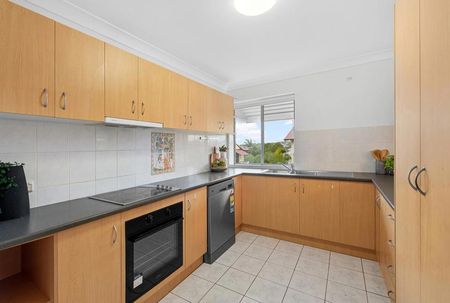 3/220 Cavendish Road, 4151, Coorparoo Qld - Photo 4