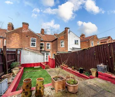 3 bedroom terraced house to rent - Photo 2