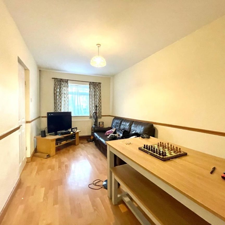 6 Bed Terraced House, Dryleaze Road, BS16 - Photo 1