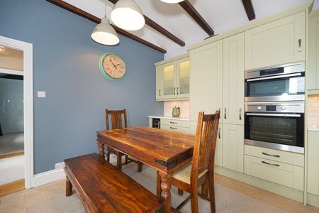 2 Bed Penthouse, Worple Road, SW19 - Photo 4