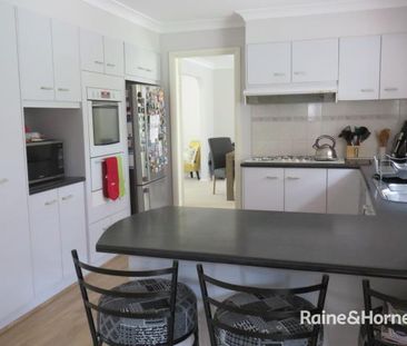 Large Family Home with Swimming Pool - Photo 2