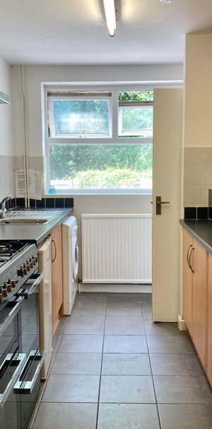 6 Perry Hill, Chelmsford, CM1 7RD – Top Back Double Room - Photo 1