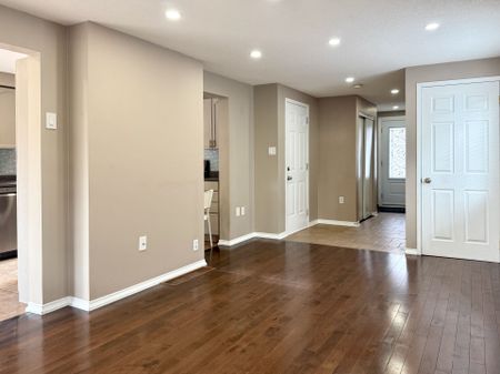 For Lease - 13 Benjamin Lane, Barrie, Ontario - Photo 5