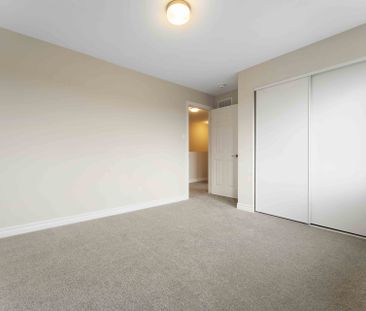 For Lease - 200 Ryan Reynolds Way, Orleans - Convent Glen and Area,... - Photo 3