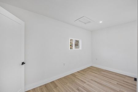 For Lease - 338 Old Mosley Street Unit# Unit 2, Wasaga Beach, Ontario - Photo 4