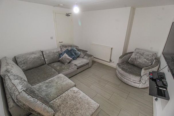 1 bedroom in a house share to rent - Photo 1
