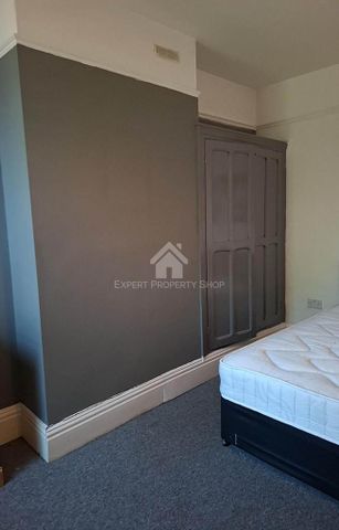 1 bedroom in a house share to rent - Photo 2