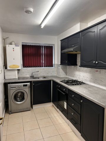 2 Bed Flat, Alexander Court, M5 - Photo 2