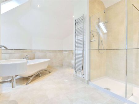 Well designed and substantial family home, set in an exclusive development. - Photo 4