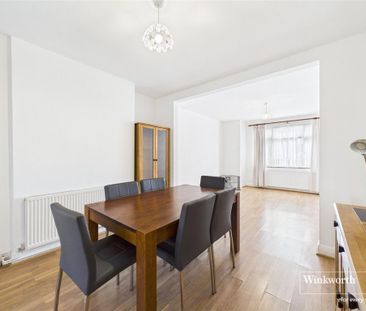 3 bedroom end of terrace house to rent - Photo 2