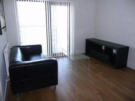 2 Bed Flat, Turner Street, E16 - Photo 3