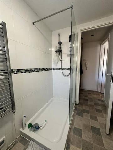 House to rent - Photo 4