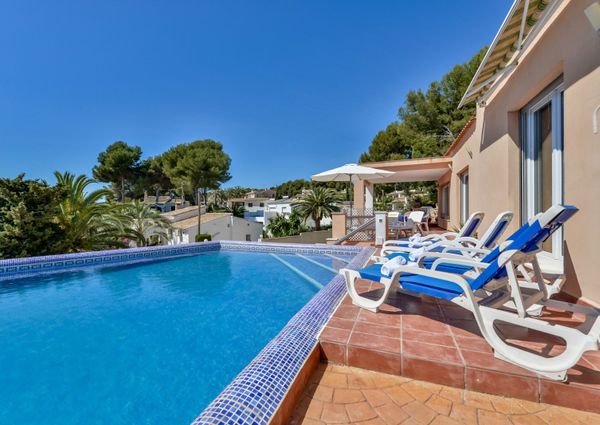 FOR RENT VILLA MORAIRA with 4 bedrooms for LONG TERM NEAR THE BEACH AND THE CITY