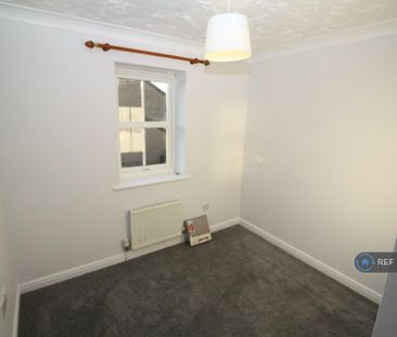 3 bedroom end of terrace house to rent - Photo 3