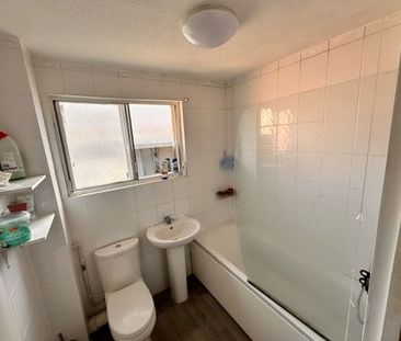 Churchill Avenue, Kenilworth, CV8 - Photo 3