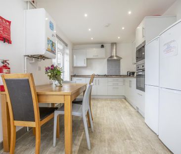 1 bedroom in a house share to rent - Photo 2