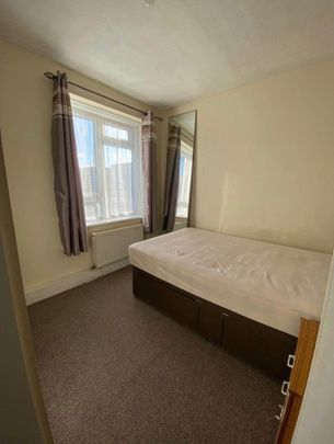 2 Bed Flat, Longbridge Road, IG11 - Photo 1