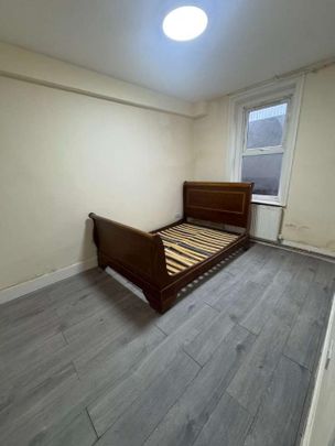 Flat Basement, Ilford Lane, Ilford, IG1 - Photo 1