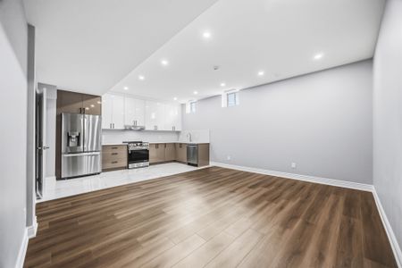 For Lease - 220 Winthrop Crescent, Vaughan, Ontario - Photo 5