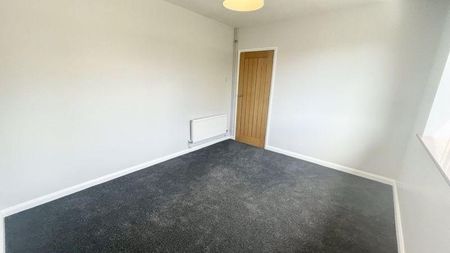 3 bedroom detached bungalow to rent - Photo 3