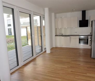 Moderne Erdgeschosswohnung mit Einbauküche und Terrasse! Mit direkt... - Photo 1