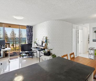 Beachside Living on Alexandra Parade — Neat, Modern & Perfectly Pos... - Photo 1