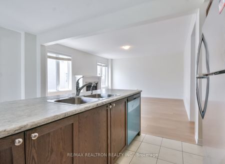 For Lease - 31 Gold Park Gate, Essa, Ontario - Photo 4