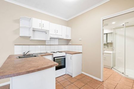 ONE BEDROOM UNIT IN GREAT COMPLEX! - Photo 3