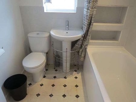 Bedroom Flat In Moordown, BH9 - Photo 2