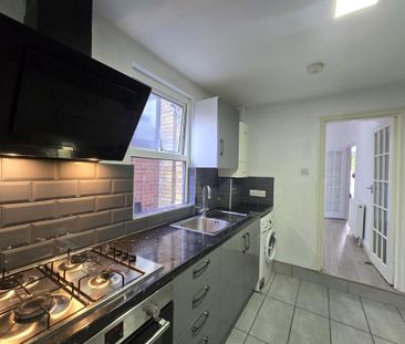 4 bedroom terraced house to rent - Photo 2