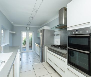 3 bedroom terraced house to rent - Photo 2