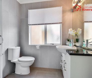 Spacious family home in the heart of Huntington. - Photo 1