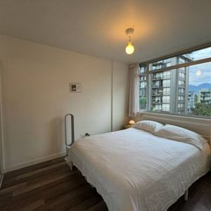 Renovated One Bedroom near Stanley Park. - Photo 2